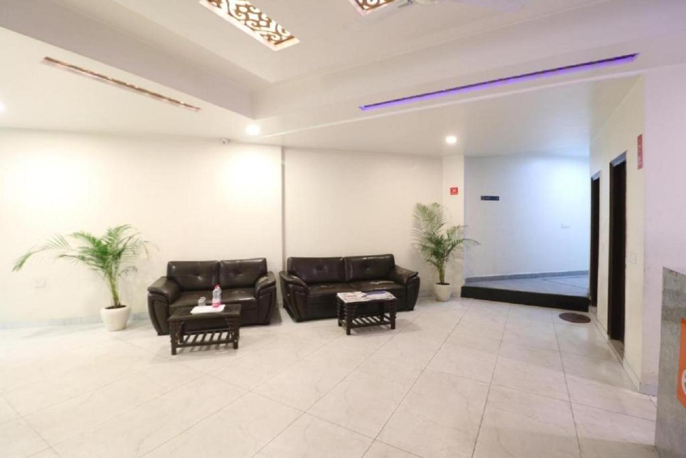 Airport Hotel Classic Park Ню Делхи Екстериор снимка