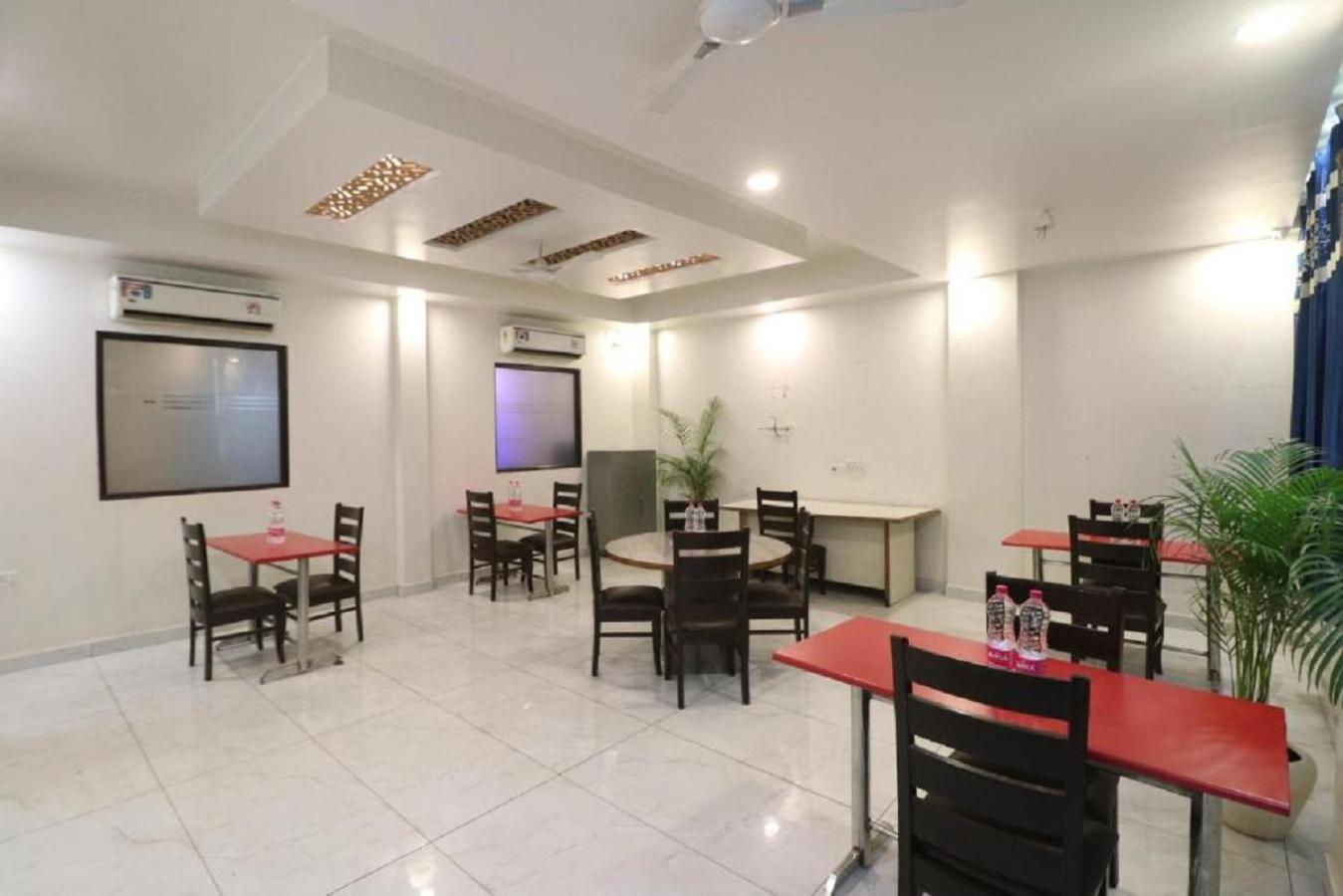 Airport Hotel Classic Park Ню Делхи Екстериор снимка