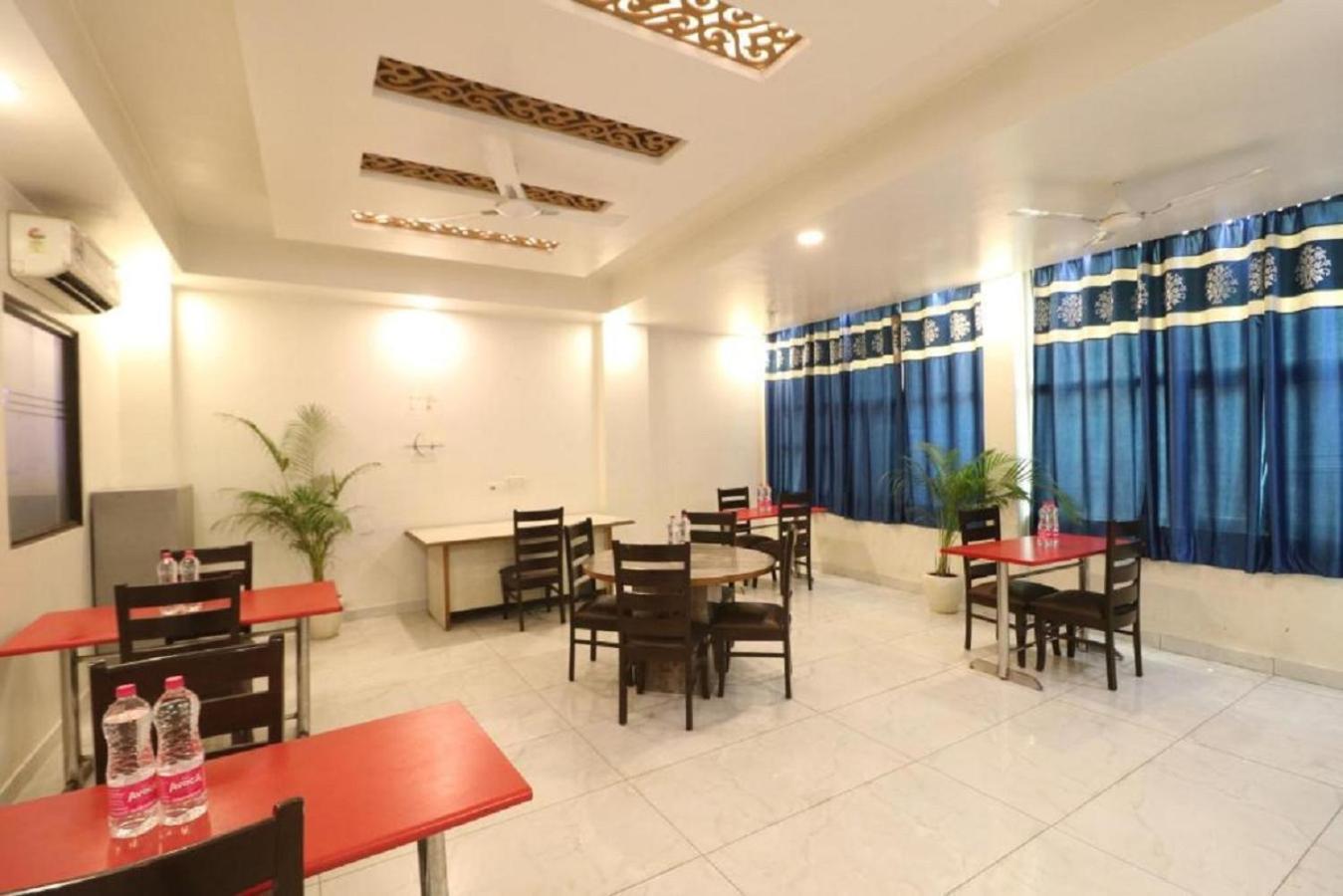 Airport Hotel Classic Park Ню Делхи Екстериор снимка
